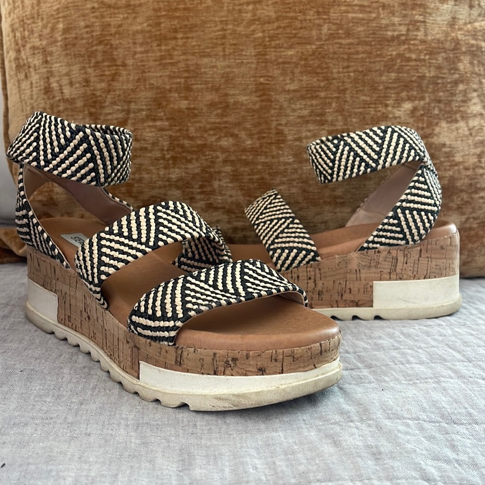STEVE MADDEN BANDI SANDALS 7 - Picture 2 of 4